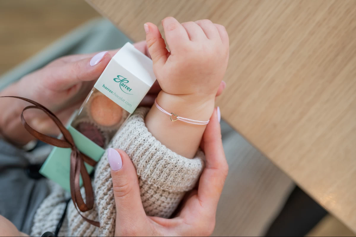 Kontúr Baba Szív Vörös Arany 14K Fonalas Karkötő